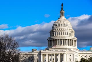 policeman-killed-in-car-crash-at-us-capitol-assassin-killed-in-police-firing