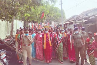 வானதி சீனிவாசன்  வானதி சீனிவாசன் வாக்கு சேகரிப்பு  நடந்து சென்று வாக்கு சேகரித்த வானதி சீனிவாசன்  Vanathi Srinivasan  Vanathi Srinivasan Vote Collecting  Vanathi Srinivasan walked in and collected votes