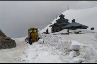 J-K: Pir Panjal range receives fresh spell of snowfall, snow clearing operations underway on Mughal Road  മുഗൾ റോഡിൽ കനത്ത മഞ്ഞ് വീഴ്ച  മുഗൾ റോഡ്  പിർ പഞ്ചൽ മലനിര