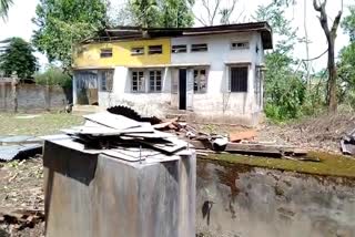 Lahowal sub centre damaged in strom dibrugarh assam etv bharat news