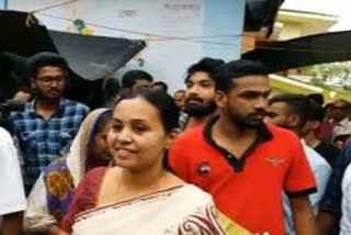 veena george  ldf  election  വീണാ ജോർജിന് വാഹനാപകടത്തിൽ പരിക്ക്  വീണാ ജോർജിന് വാഹനാപകടത്തിൽ പരിക്ക്  എൽ ഡി എഫ്  തെരഞ്ഞെടുപ്പ്