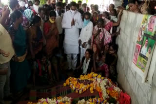 Leaders pay tribute to Sarpanch family who died in Lorry accident in nalgonda district, nalgonda district latest news
