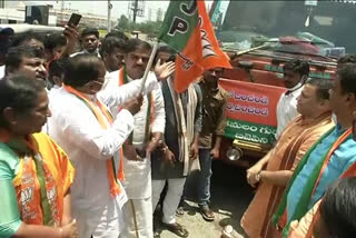 bjp campaign vehicles inauguration in tirupati, somu veerraju inaugurated bjp campaign vehicles