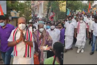 பல்லாவரம் தொகுதியில் தீவிர வாக்கு  சேகரிப்பில்  ஈடுபட்ட  அதிமுக வேட்பாளர் சிட்லபாக்கம் ச.ராஜேந்திரன்