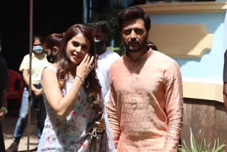 Riteish Deshmukh and Genelia spotted in traditional avatar