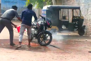 bellary-fire-destroys-a-bike-parked-in-the-sun