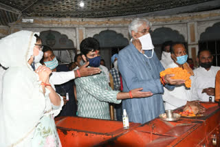 health-minister-ts-singhdeo-arrives-at-temple-of-maa-bamleshwari-in-dongargarh-of-rajnandgaon