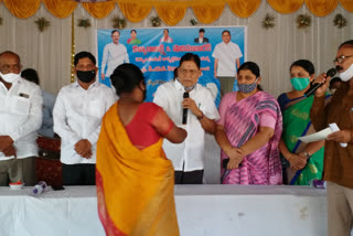 mla redya nayak distributed checks at mahabubabad