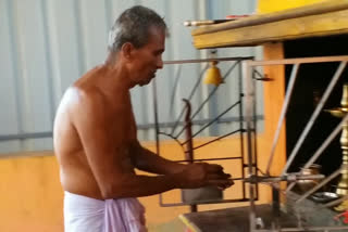 Muslim devotee worshiping the deities of the Hindus 'Koragajja