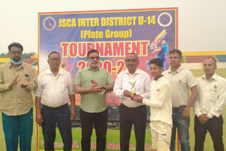gumla team defeated hazaribag by one wicket in cricket competition lohardaga