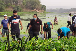 health minister cleans kharkai and swarnarekha river in jamshedpur