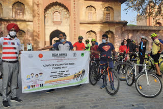 aiims cycle rally in delhi  covid19 vaccine in delhi  cycle rally to aware people  aiims cycle rally on corona  कोरोना वैक्सीनेशन दिल्ली  वैक्सीनेशन अभियान दिल्ली  कोरोना महामारी दिल्ली