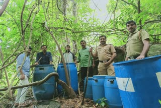 excise Raid kozhikode nadapuram  kozhikode valayam excise Raid  valayam chittarimala excise raid  എക്‌സൈസ് റെയ്ഡ് നാദാപുരം  കോഴിക്കോട് വളയം എക്സൈസ് റെയ്ഡ്  വളയം ചിറ്റാരിമല എക്സൈസ് റെയ്ഡ്