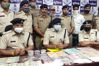 A police gang of 25 thousand was seized, police also seized illegal weapons