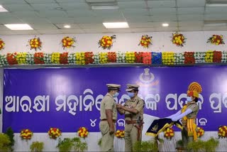 ନକ୍ସଲ ପ୍ରଭାବିତ ଅଞ୍ଚଳରେ କାର୍ଯ୍ୟରତ ପୋଲିସ କର୍ମଚାରୀଙ୍କୁ ସମ୍ମାନୀତ