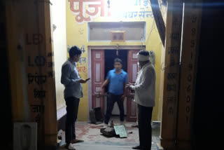 mahendragarh miscreants attack shop