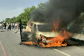 karnal Mahindra car burnt live