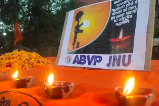 abvp students payed tribute to soldiers