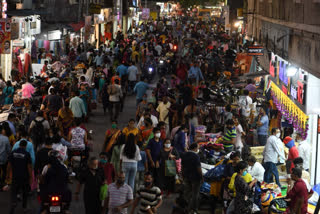 Crowds of citizens in Thane market