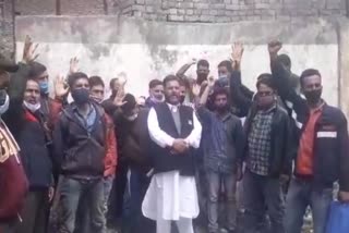 local tanker drivers protest against traffic police at  banihal in Ramban district