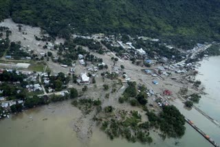 انڈونیشیا: سیلاب اور لینڈ سلائیڈ سے 44 افراد ہلاک