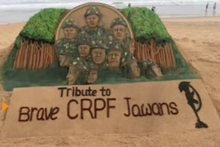Sudarshan Pattnaik pays tribute to martyred jawan in sand art