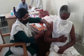 vaccination of inmates in MP  Vaccination of prisoners  inmates in MP  vaccination in MP  മധ്യപ്രദേശില്‍ തടവുകാര്‍ക്ക് കൊവിഡ് വാക്‌സിനേഷന്‍  ഗ്വാളിയോര്‍ സെന്‍ട്രല്‍ ജയില്‍  ഭോപ്പാല്‍  കൊവിഡ് 19  കൊവിഡ് വാക്‌സിനേഷന്‍