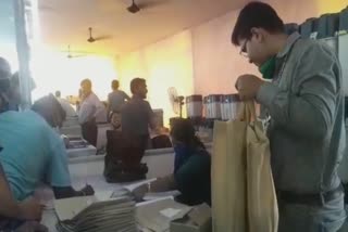 voting-staff-preparing-to-go-to-the-polling-station-at-bishnupur-of-south-24-pgs