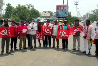 protest at nirmal,  nirmal collectorate, iftu news