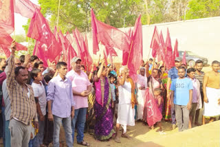 Villagers protest against land mafia in giridih