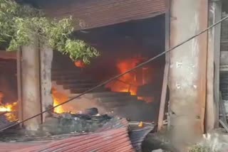 fire in furniture shop of raipur