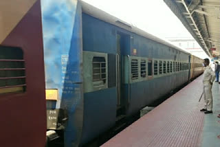 Two festival special trains will stop at Gidhni station on Chandra Utsav