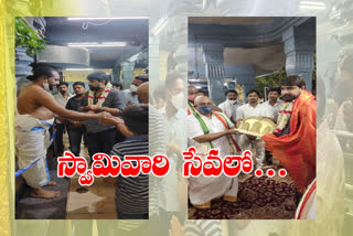 actor Srikanth visits Dwarka Thirumala Venkateswaraswamy temple