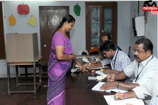 പോളിങ് ബൂത്ത്‌  polling booth  നിയമസഭാ തെരഞ്ഞെടുപ്പ്‌  വിവിപാറ്റ്  ഇലക്ട്രോണിക് വോട്ടിങ് യന്ത്രം  ഇൻസെലിബിൾ മഷി