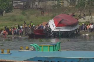 Ferry sinks after colliding in Bangladesh