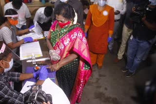 Telangana Governor Tamilisai Saundarajan Vote At Saligramam  Telangana Governor Tamilisai Saundarajan  Tamilisai Saundarajan  Tamilisai Saundarajan Tweet  தமிழிசை சவுந்தரராஜன்  தெலுங்கானா ஆளுநர் தமிழிசை சவுந்தரராஜன்  தமிழிசை சவுந்தரராஜன் ட்விட்