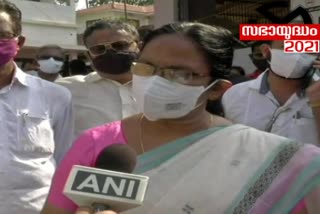 minister kk shailaja cast vote in kannur  ഇടതുപക്ഷ ജനാധിപത്യ മുന്നണി വമ്പിച്ച വിജയം നേടുമെന്ന് മന്ത്രി കെകെ ശൈലജ  kk shailaja  കെകെ ശൈലജ  kannur poll  കണ്ണൂർ പോൾ