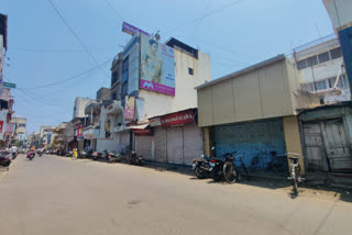 shopkeeper oppose lockdown in baramati ,  baramati lockdown ,  baramati letest news ,  baramati corona uppdate ,  बारामती कोरोना अपडेट ,  बारामतीत लॉकडाऊनला नागरिकांचा विरोध ,  बारामती लॉकडाऊन