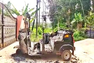 unknown-persons-burned-parked-vehicles-and-robbed-several-house-in-udupi