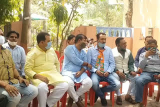 BJP workers sitting on dharna, not hearing in their own government