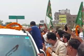 Tejashwi Yadav was welcomed in Muzaffarpur