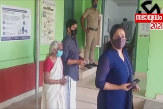 Dileep and Kavya cast their votes  കാവ്യ മാധവനും ദിലീപും  സിനിമാതാരങ്ങളായ ദിലീപും കാവ്യയും  വോട്ട് രേഖപ്പെടുത്തി