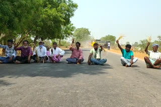 farmers protest for water at warangal urban