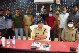 दो तस्करों को पुलिस ने किया गिरफ्तार.