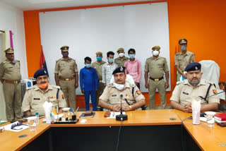 पुलिस ने वाहन चोर गिरोह को पकड़ा.