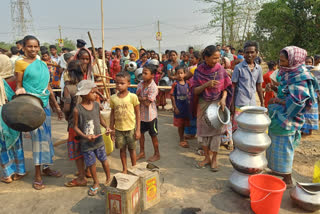 villagers of Daharlangi and Pahadia Tola demonstrated for water from pipeline