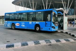 Karnataka transportation staffs strike updates  கர்நாடகாவில் போக்குவரத்து ஊழியர்கள் வேலை நிறுத்தப் போராட்டம்  கர்நாடக பஸ் ஸ்ட்ரைக்  கர்நாடகா போக்குவரத்து கழக ஊழியர்கள்  வேலை நிறுத்தப் போராட்டம்