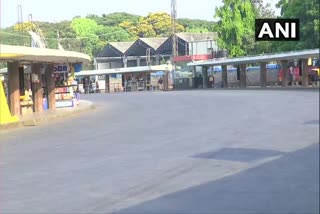 KSRTC employees go on indefinite strike  commuters stranded in Bengaluru  കെഎസ്ആർടിസി തൊഴിലാളികൾ അനിശ്ചിതകാല സമരത്തിൽ  കർണാടക എസ്ആർടിസി  ശമ്പള പരിഷ്കരണം  അനിശ്ചിതകാല സമരം  ട്രാൻസ്പോർട്ട് അസോസിയേഷൻ