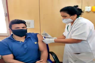 punith rajkumar takes corona vaccine