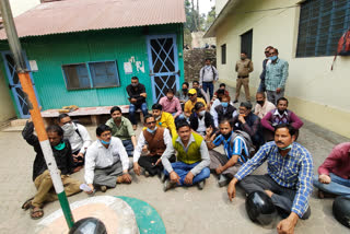 ग्रामीणों ने दिया धरना